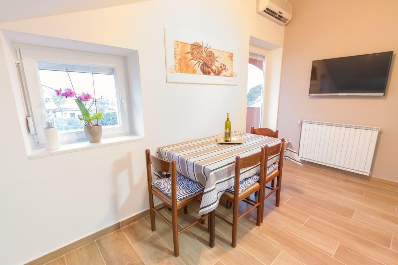 Apartments Mirjana Novigrad  ภายนอก รูปภาพ